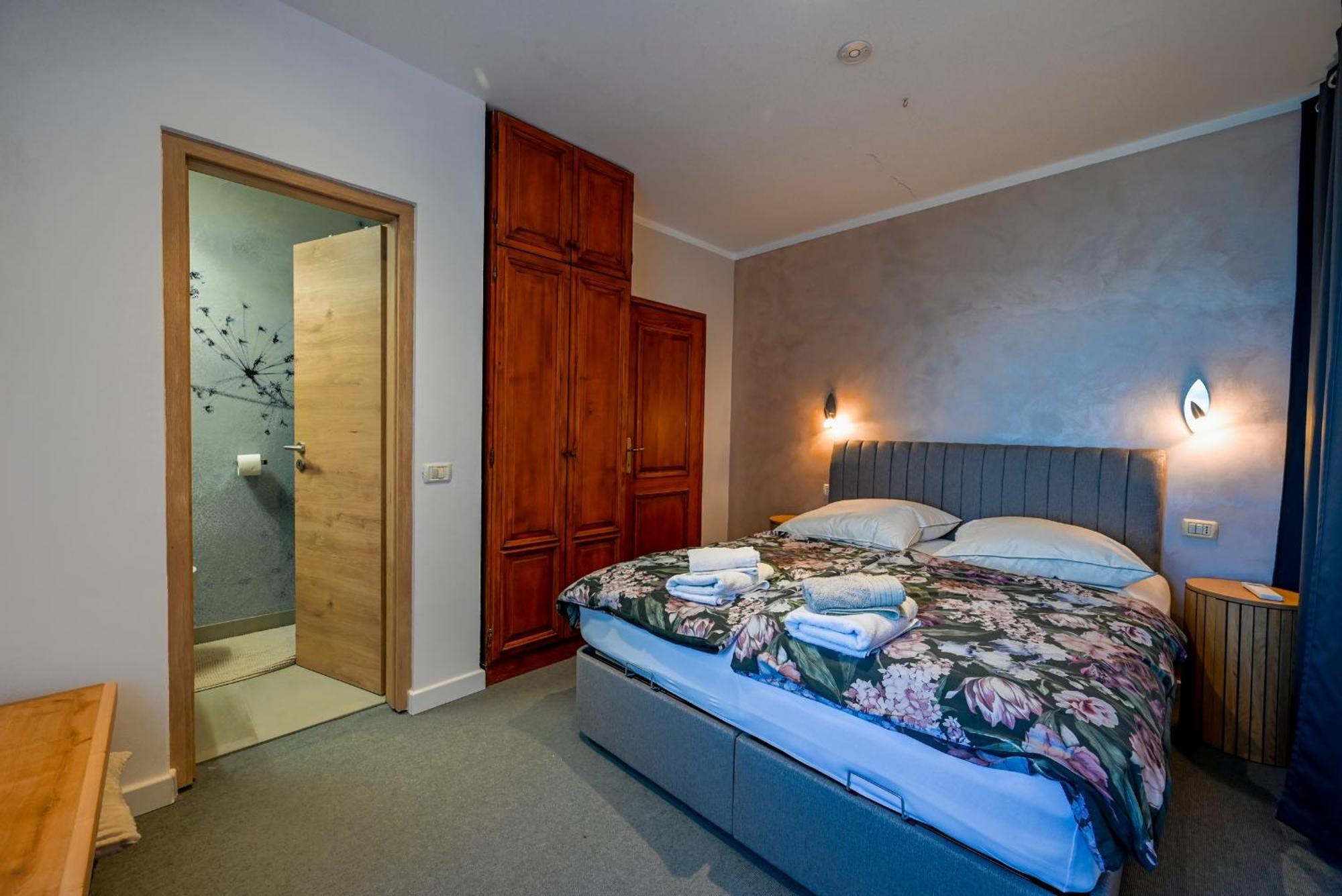 Ferienwohnung Chesa Arnolongo Rovinj Exterior foto