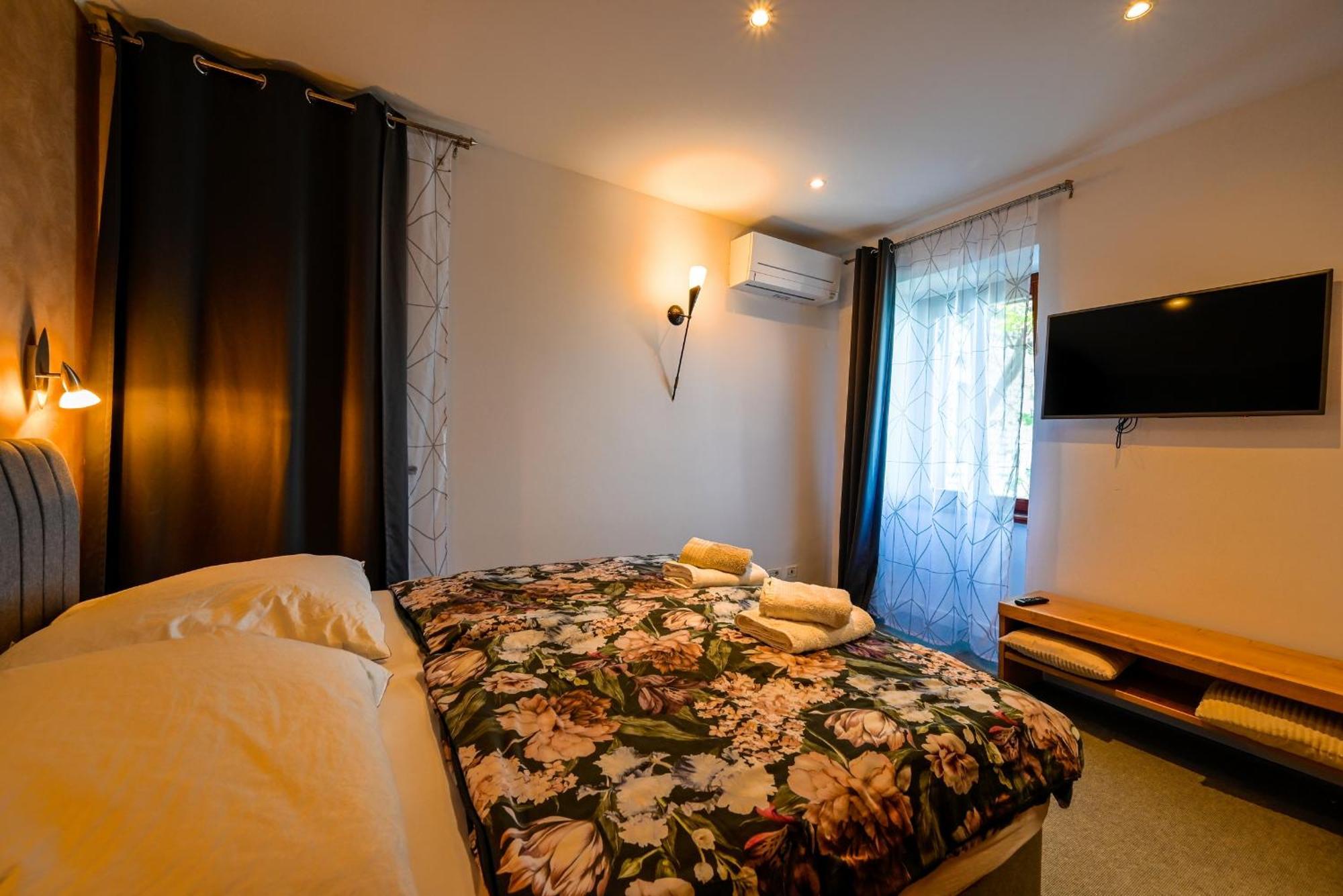 Ferienwohnung Chesa Arnolongo Rovinj Exterior foto